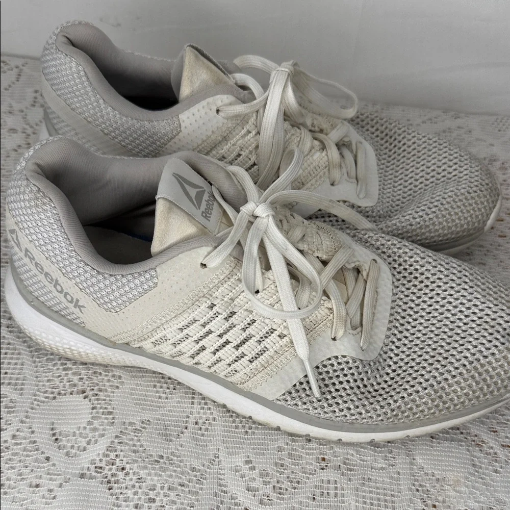 Reebok white PT Prime lightweight workout shoes sneakers sz 8